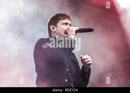 L'Autriche, Nickelsdorf - 14 juin, 2018. Le groupe de hard rock américain Shinedown effectue un concert live au cours de l'Austrian music festival Nova Rock Festival 2018. Ici le chanteur Brent Smith est vu sur scène. (Photo crédit : Gonzales Photo - Synne Nilsson). Banque D'Images