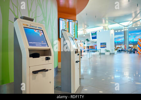 KUALA LUMPUR, MALAISIE - circa 2014 MAI : self check-in kiost à bas prix au terminal de l'Aéroport International de Kuala Lumpur. KLIA est la m Banque D'Images