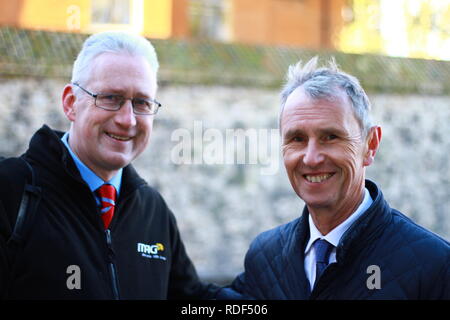 Lembit Opik et Nigel Evans, à Westminster, le 17 janvier 2019 ont donné leur accord pour cette photographie à prendre parce qu'ils sont de bons gars. Lembit est le président du gouvernement de la station spatiale et Nigel Asgardia est secrétaire exécutif du Comité 1922 des députés conservateurs. Circonscription de Ribble Valley. Vice-président. STATION SPATIALE. Banque D'Images