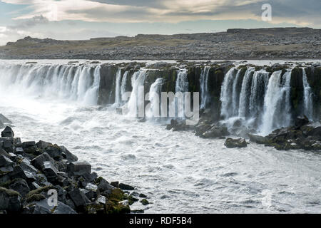 Beeindruckender Selfoss, Jökulsá á Fjöllum Wasserfall Schluch, Island Banque D'Images