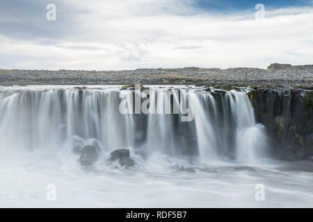 Beeindruckender Selfoss, Jökulsá á Fjöllum Wasserfall Schluch, Island Banque D'Images