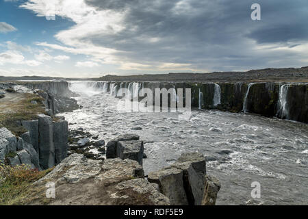 Beeindruckender Selfoss, Jökulsá á Fjöllum Wasserfall Schluch, Island Banque D'Images