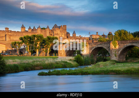 Définition du soleil sur la ville médiévale de Carcassonne et Aude, Occitanie, France Banque D'Images