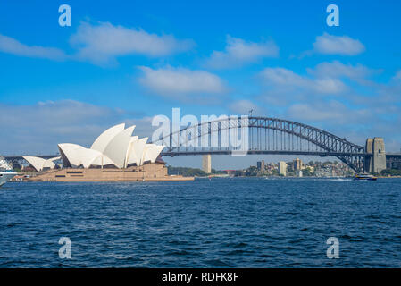 Sydney, Australie - le 5 janvier 2019 : l'opéra de Sydney, l'une des plus célèbre du 20e siècle et les bâtiments distinctif Banque D'Images