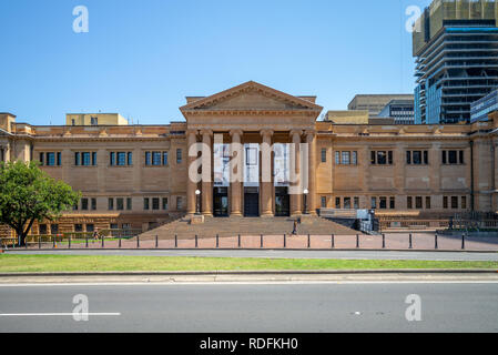 Sydney, Australie - 8 janvier, 2019 : façade de la bibliothèque publique de la Nouvelle Galles du sud, un site classé au patrimoine mondial de grandes collections spéciales, de référence et de recherche Banque D'Images