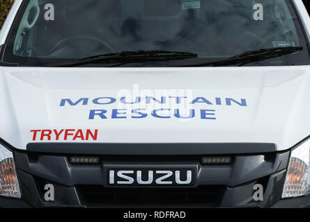 FAIRFORD, ANGLETERRE - Juillet 2018 : vue rapprochée de la face avant d'un véhicule 4x4 utilisés par les Brecon Mountain Rescue Team.. Banque D'Images