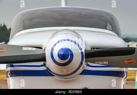 FAIRFORD, ANGLETERRE - Juillet 2018 : vue rapprochée de son hélice sur un avion léger à voilure fixe. Banque D'Images