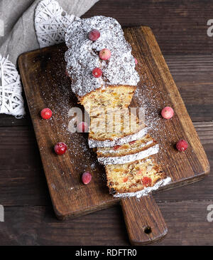 Gâteau Stollen traditionnel européen avec les noix et fruits confits, Close up Banque D'Images