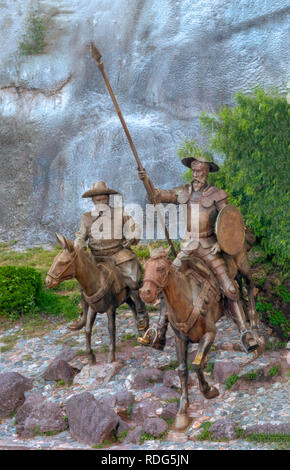 Guanajuato, Guanajuato - Mexique - 10/20/2028 : Don Quichotte Sancho Panza des statues dans la Plaza Allende près de Théâtre Cervantes.. C'est l'un des plus populaires Banque D'Images