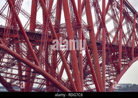 Close up de la sections structurelles de la Forth Bridge à Edinburgh, Ecosse, Royaume-Uni Banque D'Images