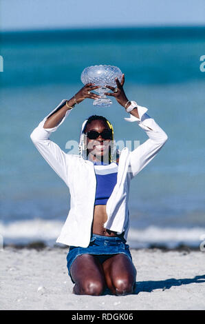 Venus Williams en compétition aux Championnats de Tennis de Lipton 1998 Banque D'Images