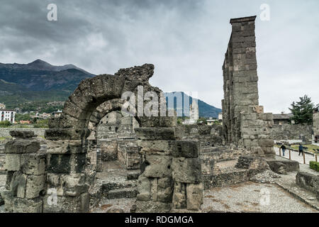 Archeologische Überreste des Teatro Romano à Aoste, Italie Banque D'Images