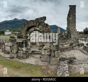 Archeologische Überreste des Teatro Romano à Aoste, Italie Banque D'Images