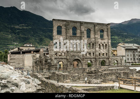 Archeologische Überreste des Teatro Romano à Aoste, Italie Banque D'Images