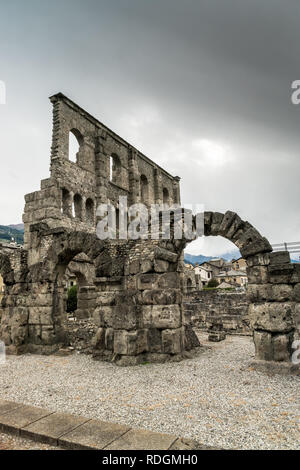 Archeologische Überreste des Teatro Romano à Aoste, Italie Banque D'Images