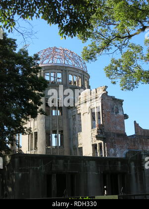 Le dôme de la bombe atomique à Hiroshima Peace Memorial Park ; les ossements de l'ancien Hall, le plus proche de l'hypocentre de l'attaque nucléaire. Banque D'Images