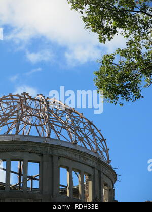 Le dôme de la bombe atomique à Hiroshima Peace Memorial Park ; les ossements de l'ancien Hall, le plus proche de l'hypocentre de l'attaque nucléaire. Banque D'Images