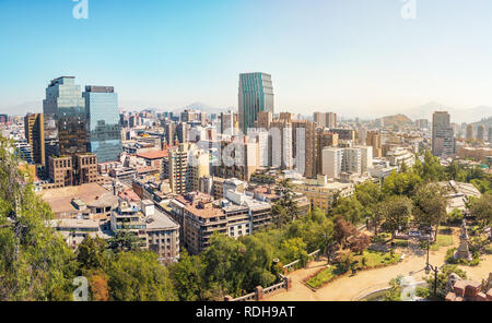 Vue aérienne de downtwon Santiago et Plaza Valdivia à Santa Lucia Hill - Santiago, Chili Banque D'Images