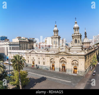 Vue aérienne de la cathédrale métropolitaine de Santiago à Plaza de Armas - Santiago, Chili Banque D'Images