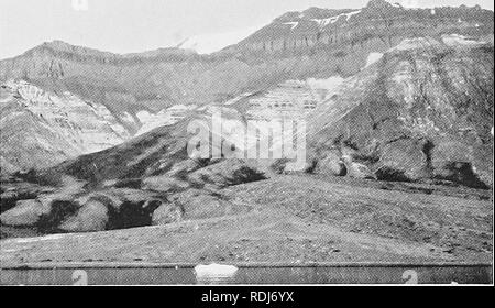 . Un été au Groenland. L'histoire naturelle. XXI de la plaque. FIG. 34. Près de PATOOT SUR LA CÔTE SUD (&gt;F LE GAT VA1Delta, les roches sédimentaires et de la planèze. Veuillez noter que ces images sont extraites de la page numérisée des images qui peuvent avoir été retouchées numériquement pour plus de lisibilité - coloration et l'aspect de ces illustrations ne peut pas parfaitement ressembler à l'œuvre originale.. Seward, A. C. (Charles Albert), 1863-1941. À l'Université de Cambridge : appuyez sur Banque D'Images