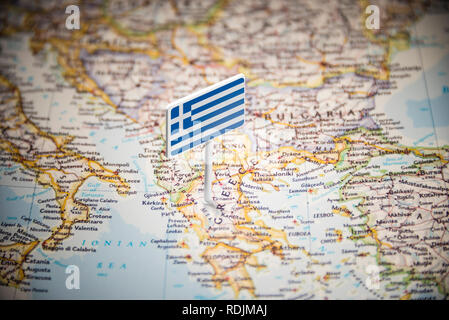 Grèce marqués d'un drapeau sur la carte Banque D'Images