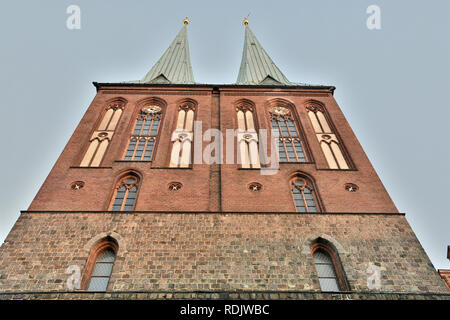 Berlin, Allemagne - le 11 novembre 2018. Façade d'église Saint-Nicolas à Berlin, datant de 1230. Banque D'Images