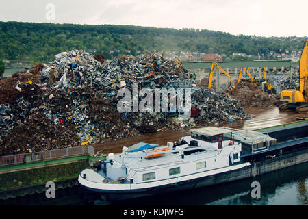 Enterprise pour la collecte et le recyclage des déchets métalliques (la ferraille dur, recyclage), les opérations de chargement Banque D'Images