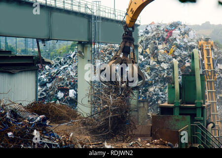 Enterprise pour la collecte et le recyclage des déchets métalliques (la ferraille dur, recyclage), les opérations de chargement Banque D'Images