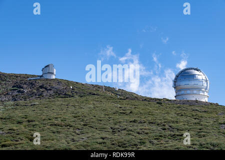 L'astronomie télescopes sur la colline de Roque de los Muchachos, La Palma, Canary Islands, Spain Banque D'Images