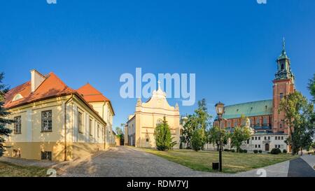 GNIEZNO, POLOGNE GRANDE PROVINCE / POLOGNE - 8 juillet, 2018 : la cathédrale de Gniezno Royal Banque D'Images