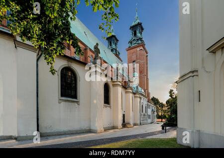 GNIEZNO, POLOGNE GRANDE PROVINCE / POLOGNE - 8 juillet, 2018 : la cathédrale de Gniezno Royal Banque D'Images