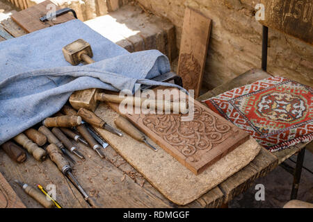 High angle close up d'outils à bois traditionnel, Khiva, Ouzbékistan. Banque D'Images
