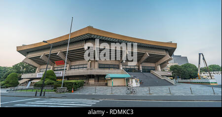 Chiyoda, Tokyo - 3 août 2018 : Nippon Budokan. Indoor Arena situé dans Kitanomarukoen Park utilisé aussi comme scène. Le modèle de Yumedono hall Banque D'Images