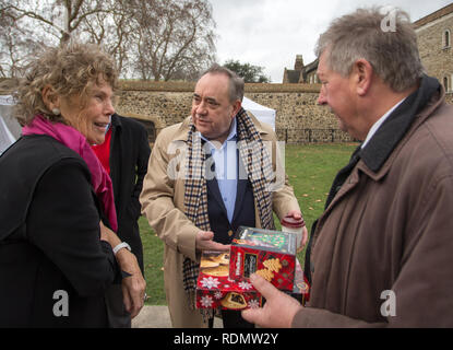 MPs sur College Green pour des entrevues avec les médias, Westminster. Avec : Kate Hoey MP, Alex Salmond, Sammy Wilson MP Où : London, Royaume-Uni Quand : 18 Déc 2018 Crédit : Wheatley/WENN Banque D'Images