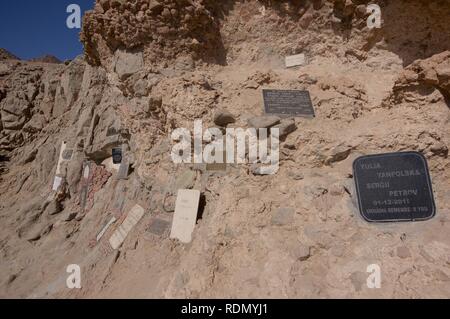 Plaques commémoratives pour les plongeurs qui mourut à Blue Hole, Egypte Banque D'Images