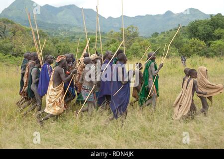 Donga stick lutte cérémonie, tribu Surma, Tulgit, rivière Omo Vallée, Ethiopie, Afrique Banque D'Images