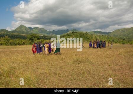 Donga stick lutte cérémonie, tribu Surma, Tulgit, rivière Omo Vallée, Ethiopie, Afrique Banque D'Images