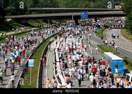 La jonction à l'Still-Leben Duisburg-Kaiserberg événement art sur l'autoroute a40 Ruhrschnellweg, plus grand événement de la capitale Banque D'Images