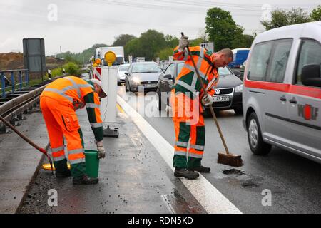 Les employés de l'entretien des routes de Dortmund sur la patrouille routière, NRW, ministère des Transports, autoroute A40 ou Ruhrschnellweg Banque D'Images