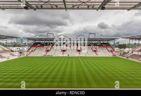 Hambourg, Allemagne - avec ses supporters identifiés par leur soutien à la politique de l'aile gauche, FC St Pauli est un club allemand de football Banque D'Images