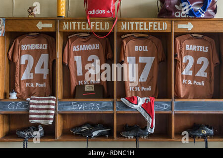 Hambourg, Allemagne - avec ses supporters identifiés par leur soutien à la politique de l'aile gauche, FC St Pauli est un club allemand de football Banque D'Images