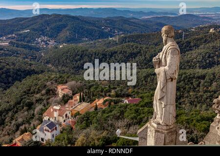 Vue sur les statues de l'église Sagrat Cor, Tibidabo, Barcelone, Catalogne, Espagne Banque D'Images