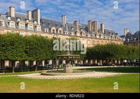 Place des Vosges, quartier du Marais, Paris, France, Europe Banque D'Images