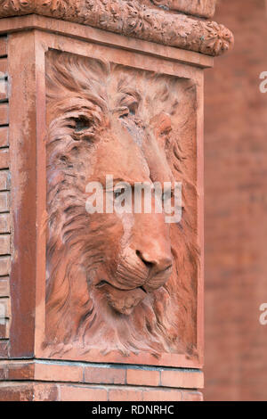 Sculpture du Lion à l'extérieur de l'hôtel Ponce de Leon sur King Street sur le campus de Flagler College, au centre-ville de Saint Augustine, Floride Banque D'Images