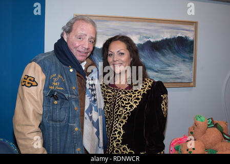 Paris : Vernissage de l'Hermine de Clermont-Tonnerre et Patricia Ducept, exposition à la galerie NOI. Banque D'Images