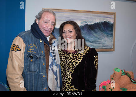 Paris : Vernissage de l'Hermine de Clermont-Tonnerre et Patricia Ducept, exposition à la galerie NOI. Banque D'Images