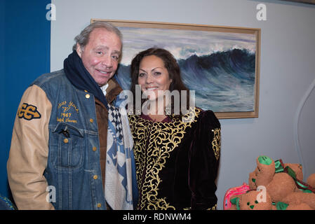 Paris : Vernissage de l'Hermine de Clermont-Tonnerre et Patricia Ducept, exposition à la galerie NOI. Banque D'Images