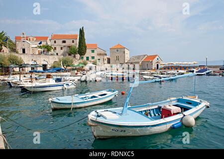 Port de la ville de Bol, Île de Brac, Côte Adriatique, Croatie, Europe Banque D'Images