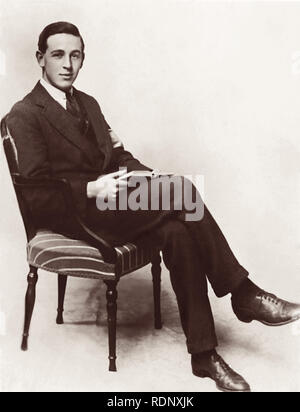 C.S. (Clive Staples Lewis, écrivain britannique et théologien, laïcs en 1919 après son retour de la Première Guerre mondiale (où il a été blessé pendant la bataille d'Arras) et de reprendre ses études à l'University College, Oxford. Au moment de cette photo Lewis était un agnostique. En 1931, par le biais de l'amitié et la conversation avec J.R.R. Tolkien et Hugo Dyson, Lewis est devenu un chrétien. C.S. Lewis est populaire dans le monde entier pour ses nombreux écrits brillants, y compris le Monde de Narnia et cinquante nuances plus claires. Banque D'Images