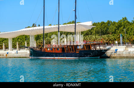 Malaga, Espagne - 17 avril 2018. Goleta Anne Bonny, construit en 1905, dans le port de Malaga, Espagne Banque D'Images